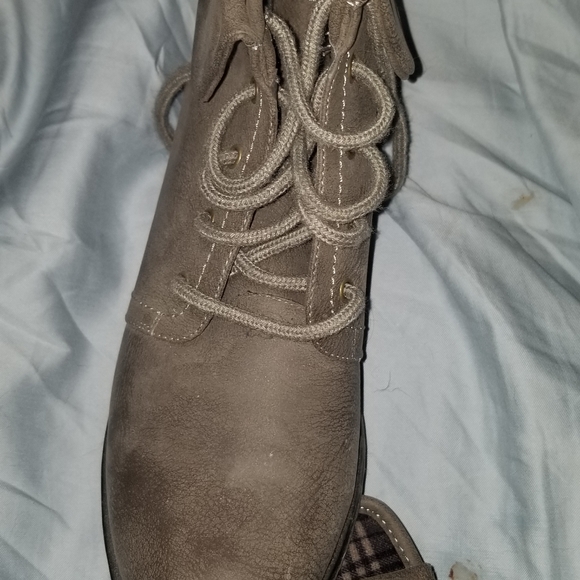 Boots - Picture 2 of 7